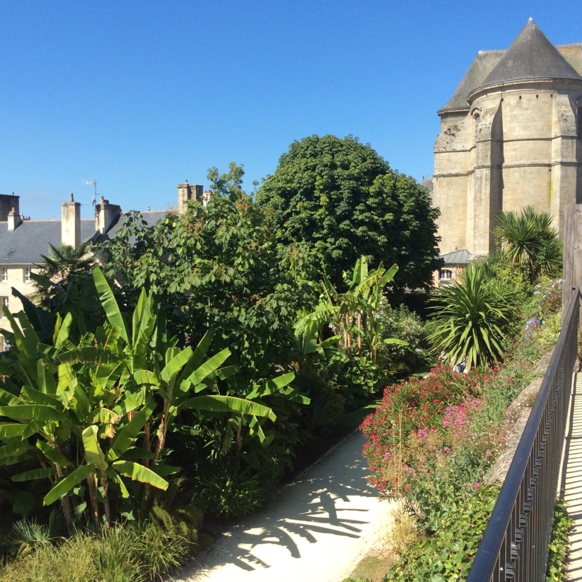 jardin-de-la-retraite-quimper-cornouaille jardin-de-la-retraite-quimper-cornouaille