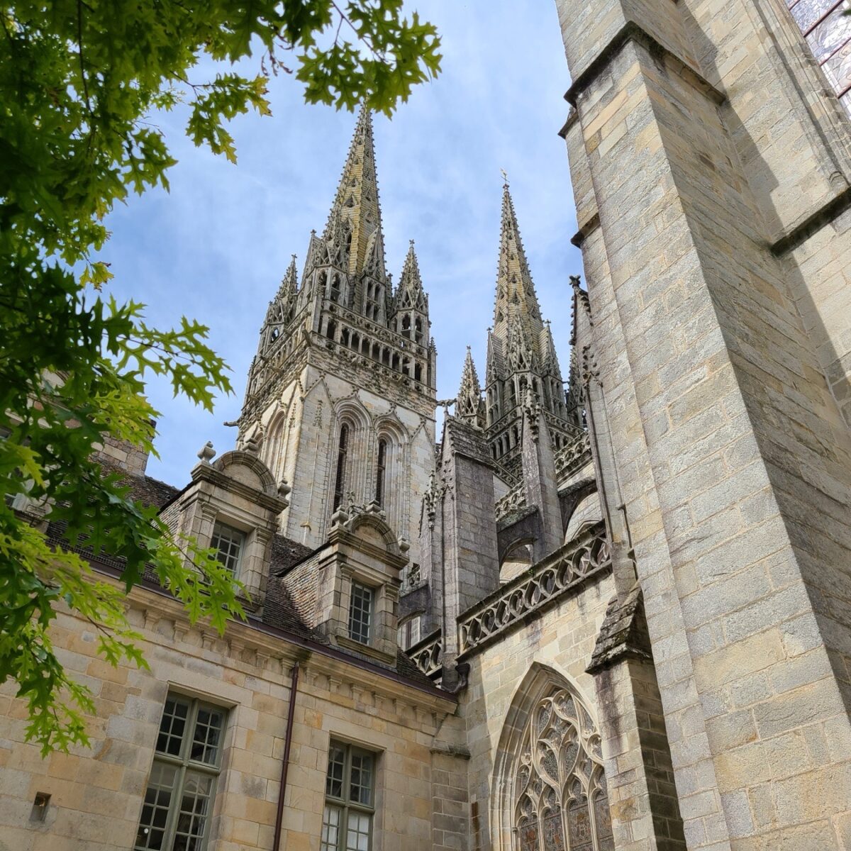 palais-des-eveques-cathedrale-st-corentin-quimper palais-des-eveques-cathedrale-st-corentin-quimper